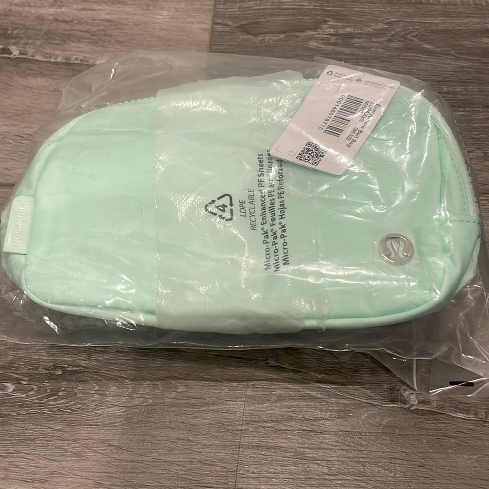 Lululemon Everywhere Belt Bag 1L
